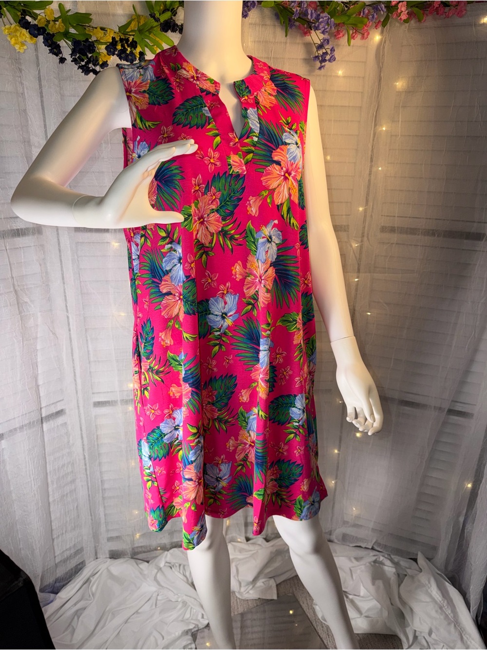 Dear Scarlett Vibrant Pink Tropical Floral Sleeveless Mini Dress w/pockets